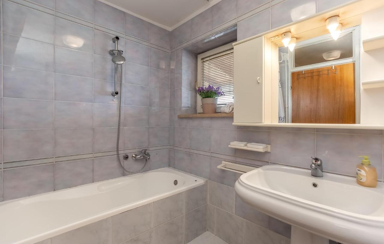 Rina B4 Apartment โปเรช ภายนอก รูปภาพ