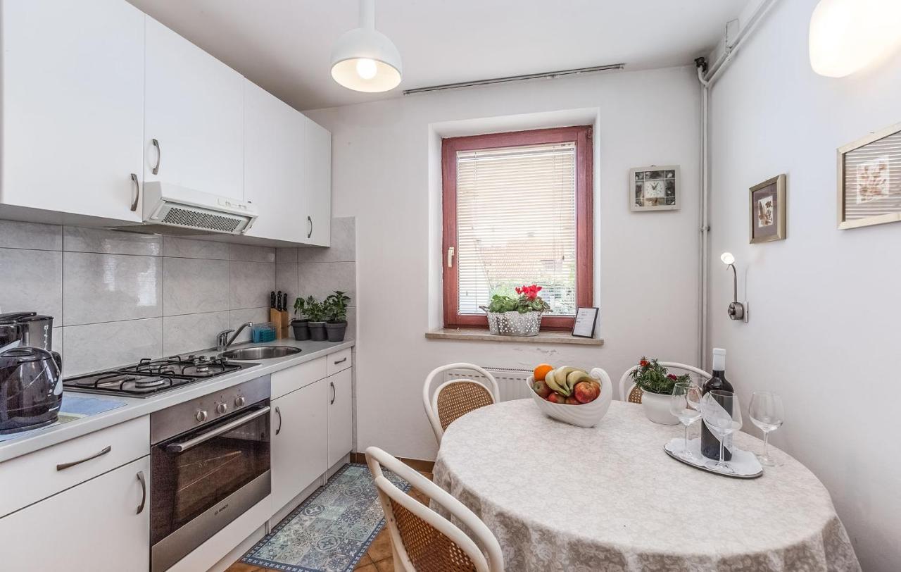 Rina B4 Apartment โปเรช ภายนอก รูปภาพ